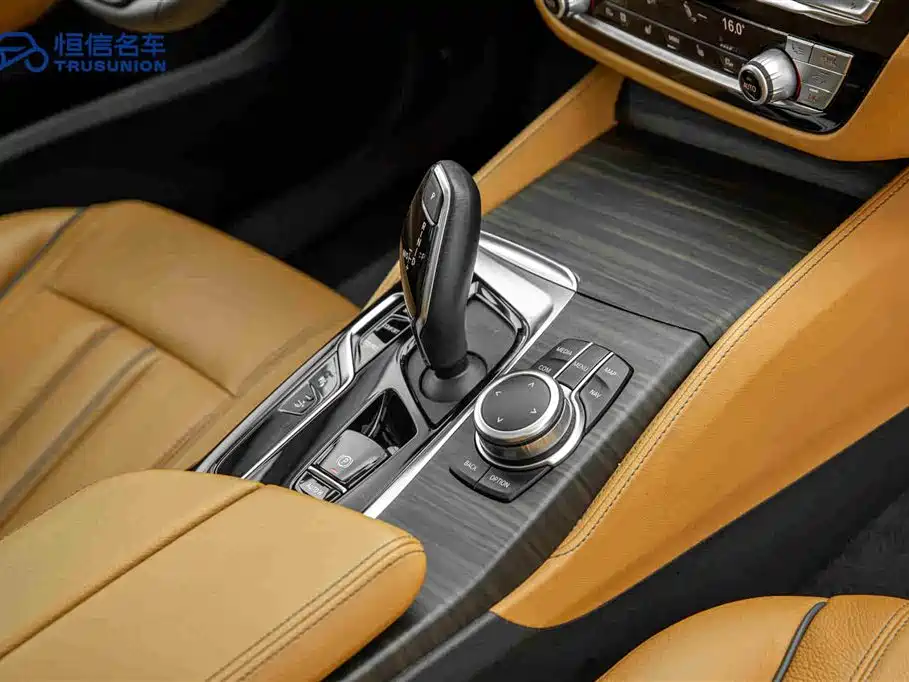 BMW 6 Series GT 2022 — фото 19
