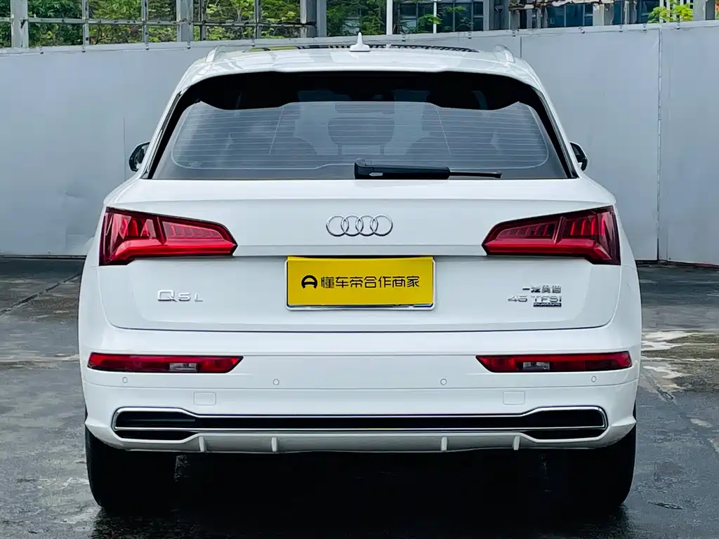 Audi Q5L 2019 — фото 10
