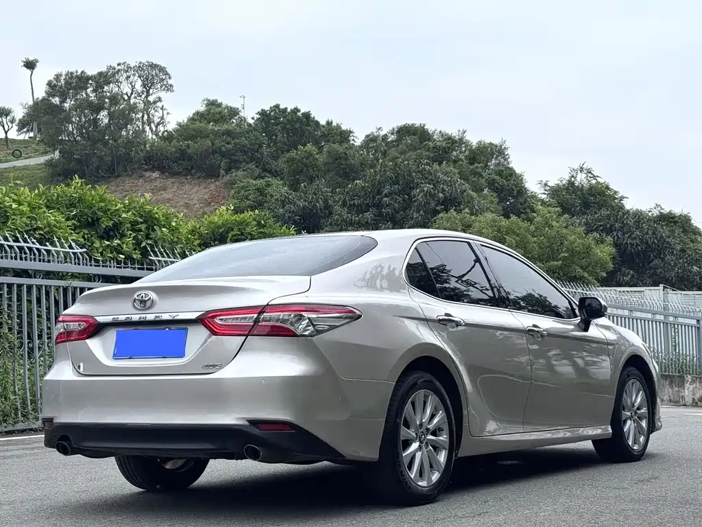 Toyota Camry 2021 — фото 9