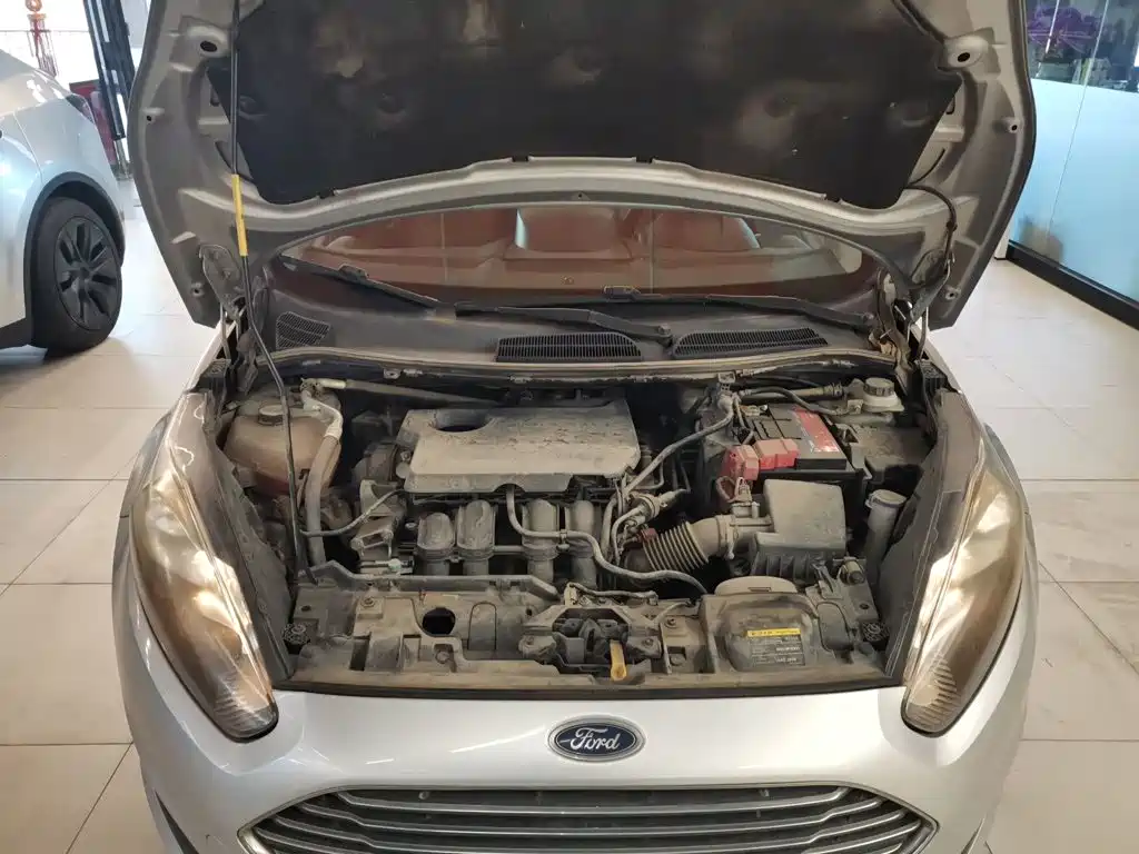 Ford Fiesta 2014 — фото 17
