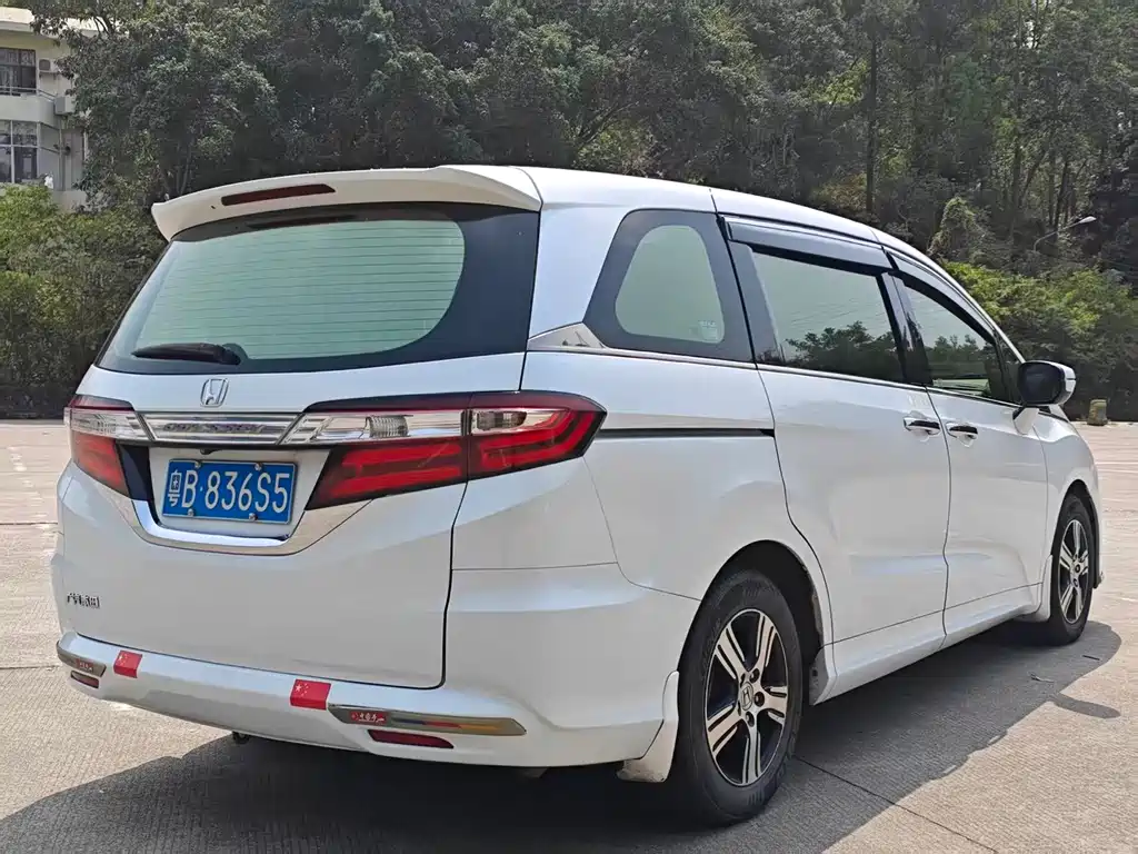 Honda Odyssey 2015 — фото 6