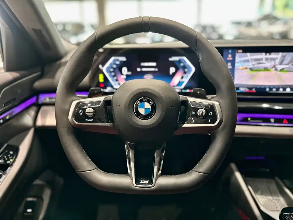 BMW 5 Series 2025 — фото 12