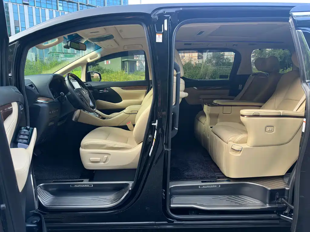 Toyota Alphard 2018 — фото 8
