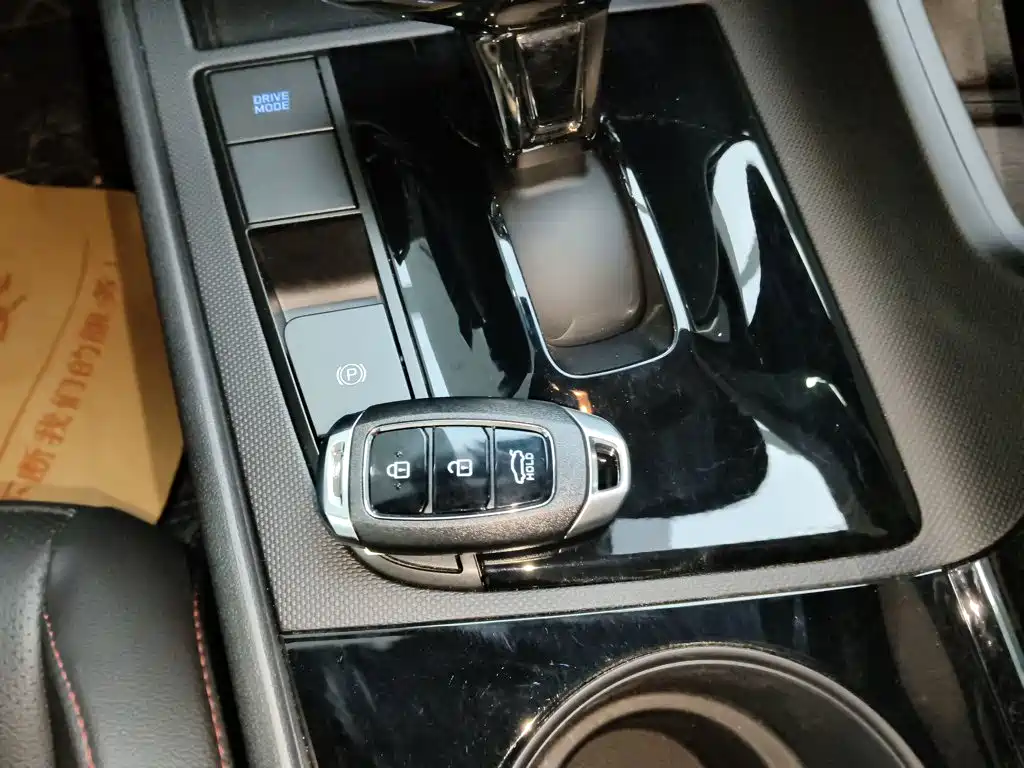 Hyundai Elantra 2025 — фото 17