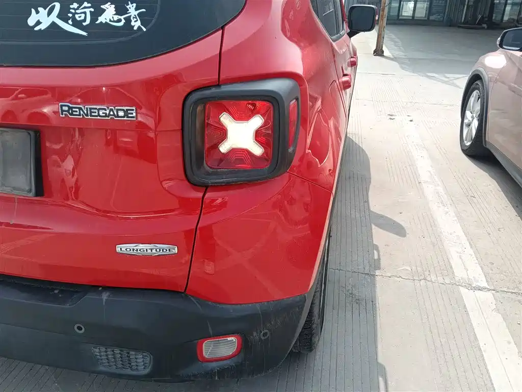 Jeep Renegade 2017 — фото 24