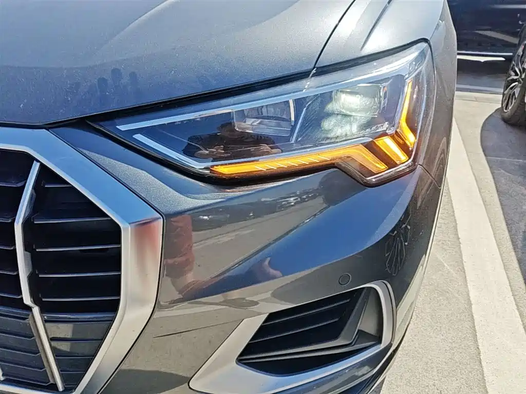 Audi Q3 2019 — фото 24