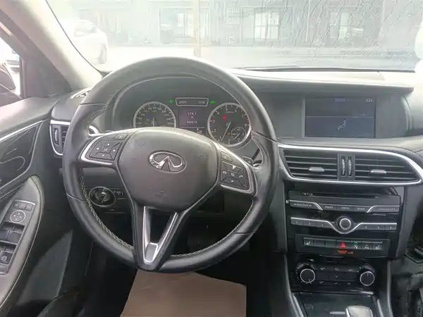 Infiniti QX30 2017