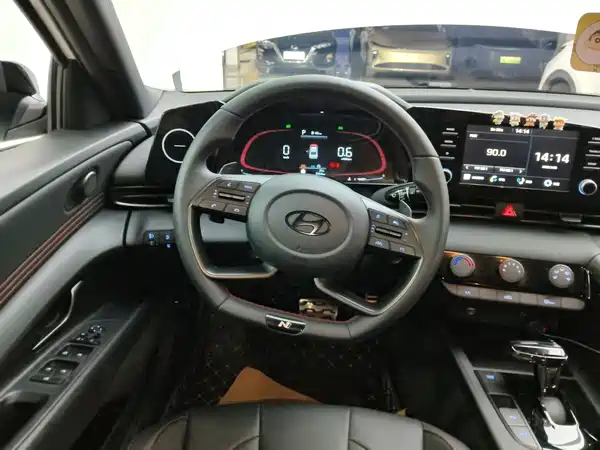 Hyundai Elantra 2025