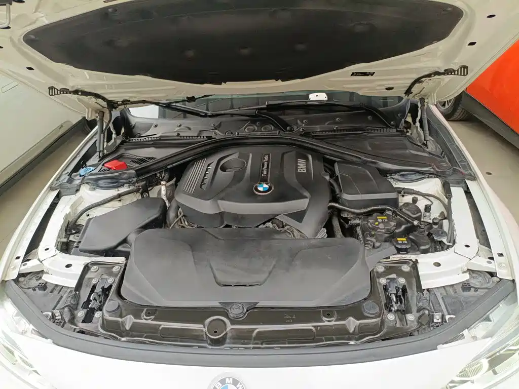 BMW 3 Series 2019 — фото 13