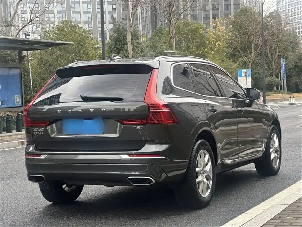 Volvo XC60 2021 — фото 24