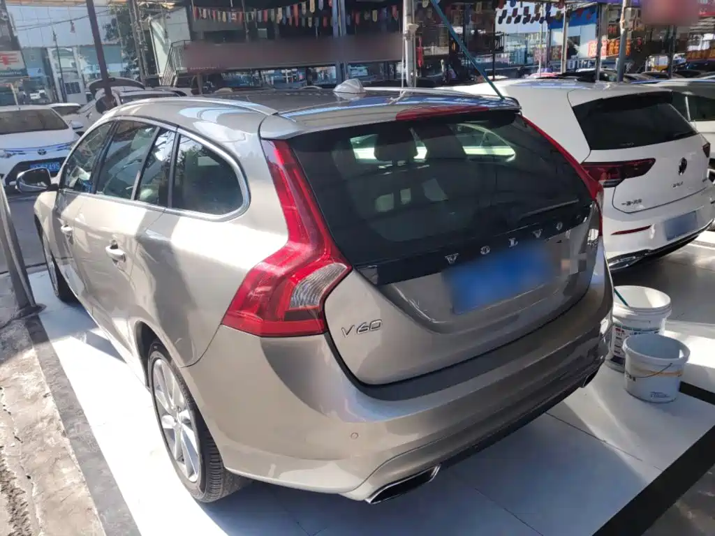 Volvo V60 2015 — фото 23