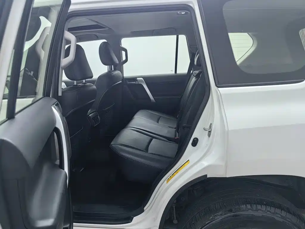Toyota Prado 2017 — фото 15
