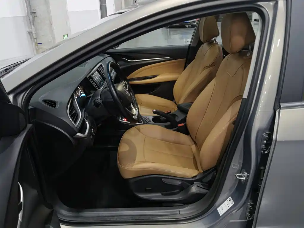 Buick Excelle 2017 — фото 10