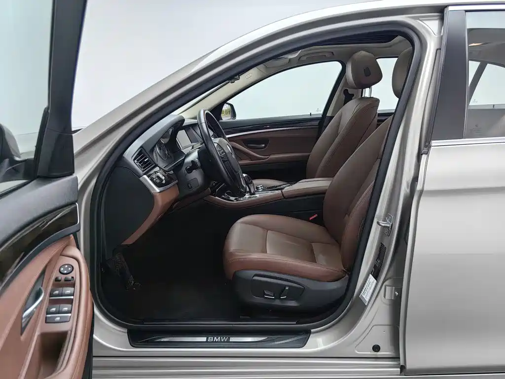 BMW 5 Series 2016 — фото 10