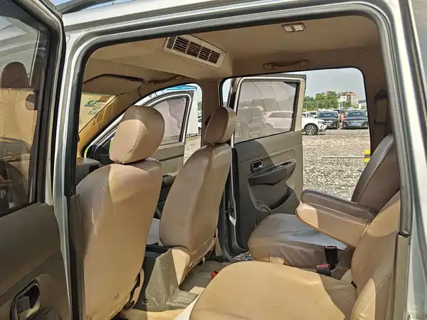 Wuling Hongguang 2015
