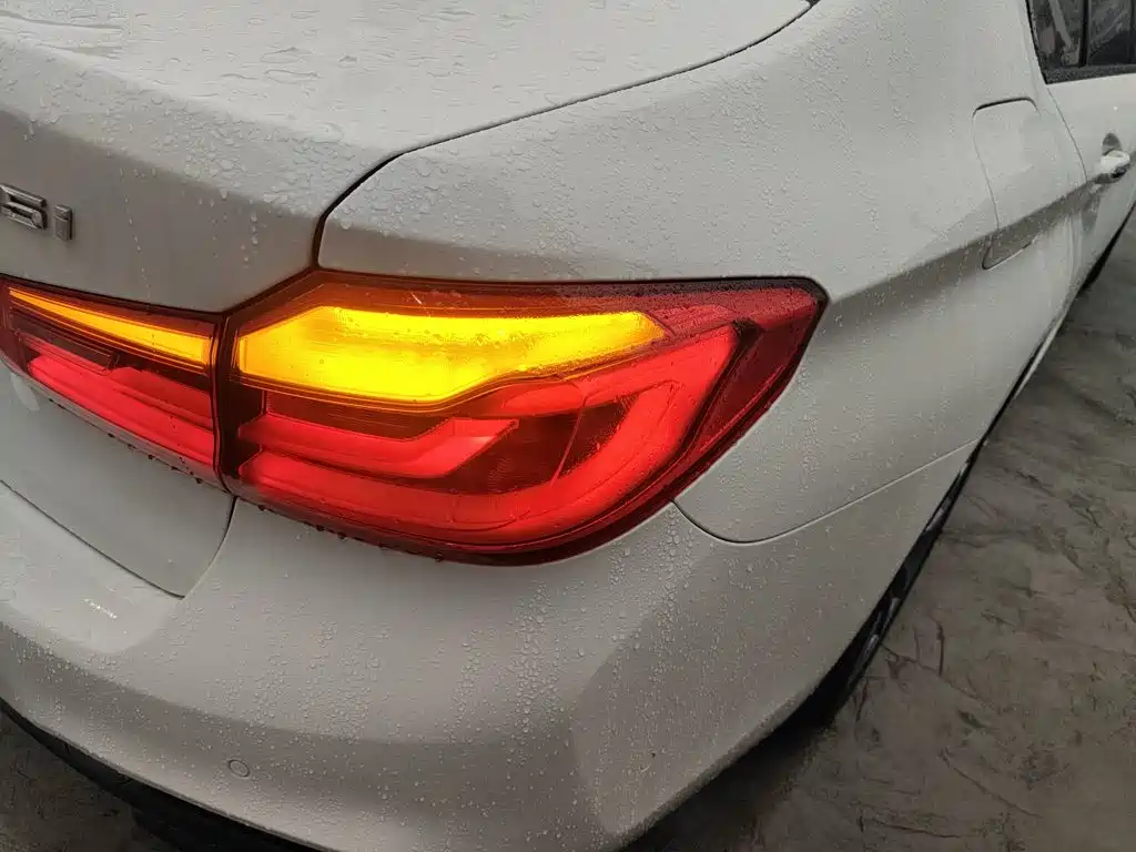 BMW 5 Series 2018 — фото 24