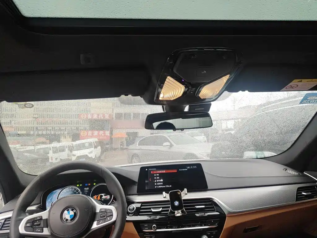 BMW 5 Series 2018 — фото 14