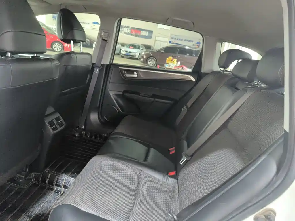 Honda Jade 2017 — фото 17