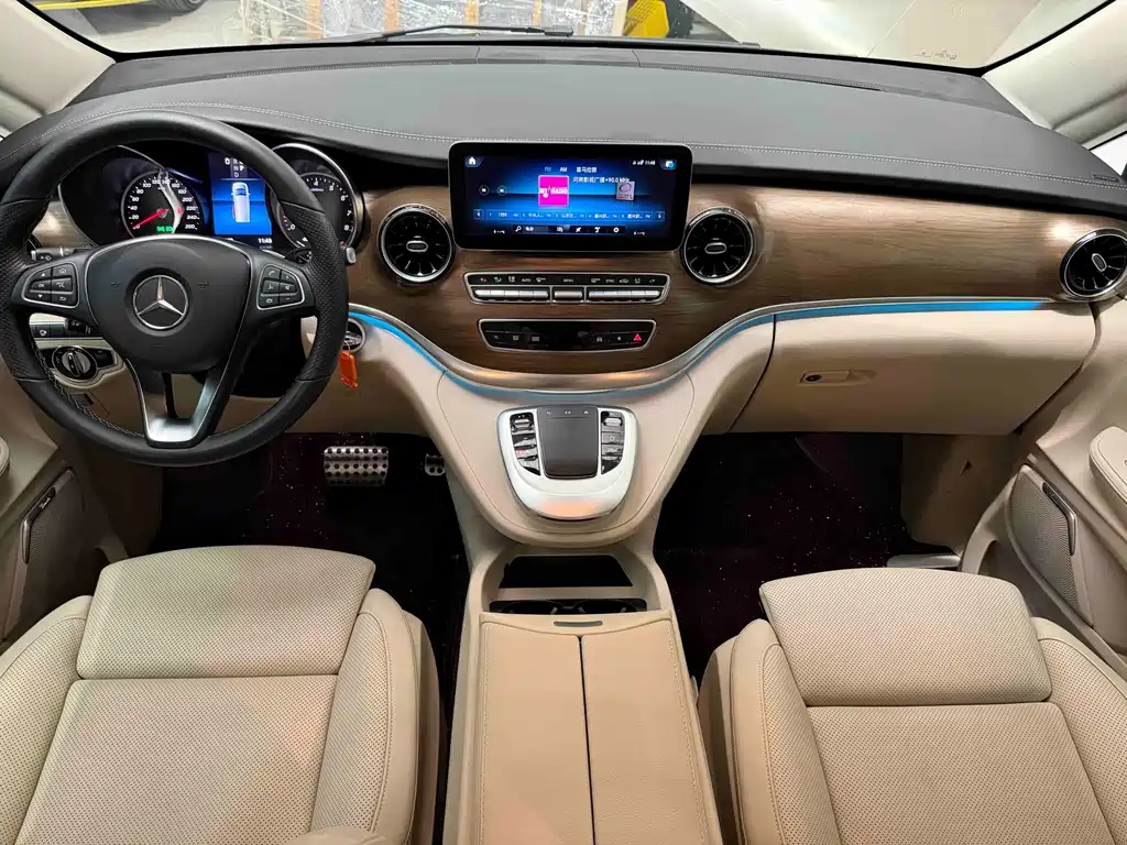 Mercedes-Benz V-Class 2023 — фото 6