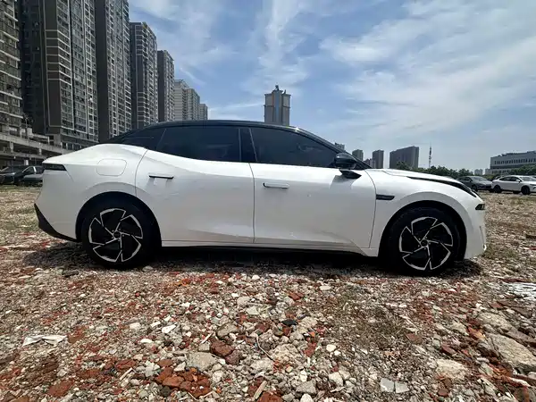 Lynk & Co 07 EM-P 2024