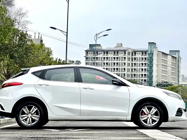 Changan Eado XT 2015