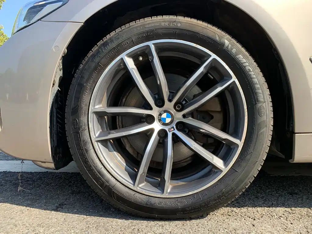 BMW 5 Series 2021 — фото 11