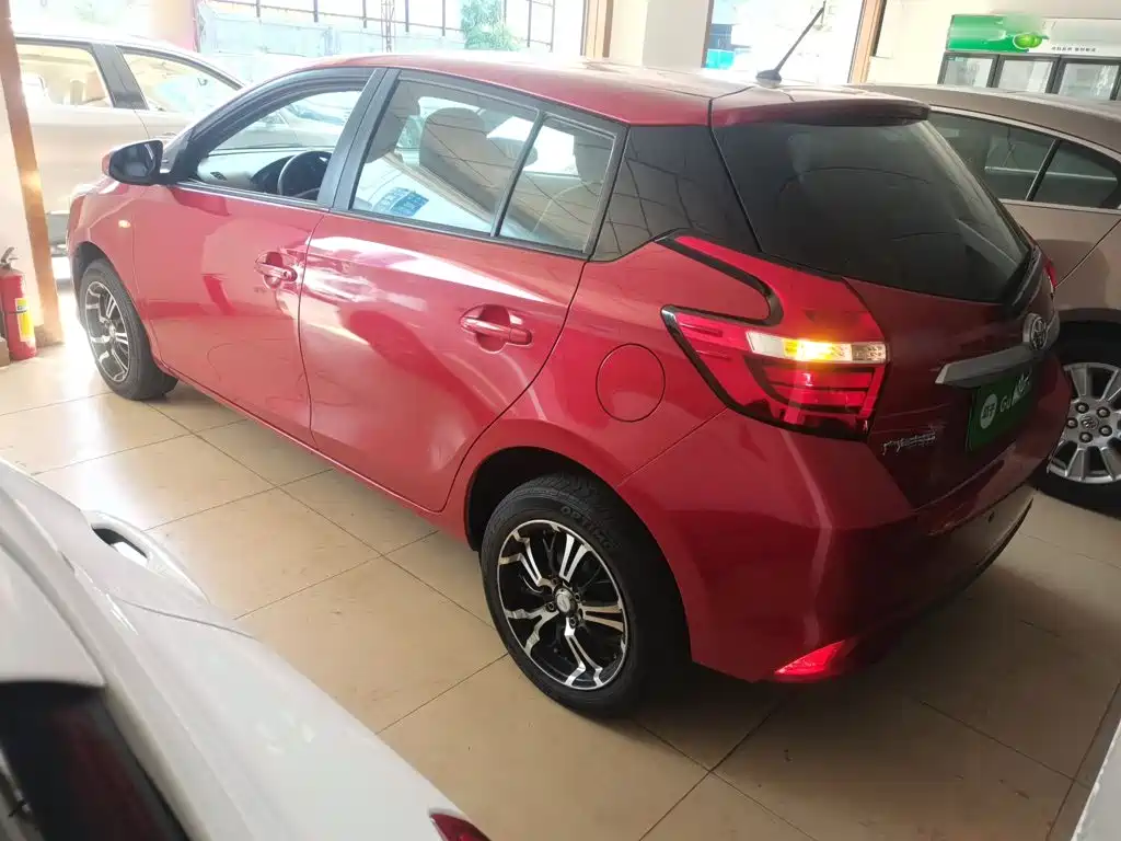 Toyota Yaris L 2017 — фото 23