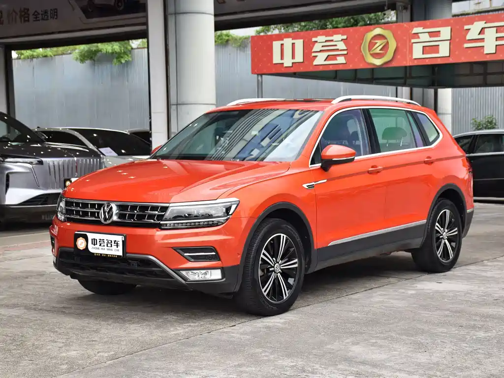 Volkswagen Tiguan L 2017 — фото 1