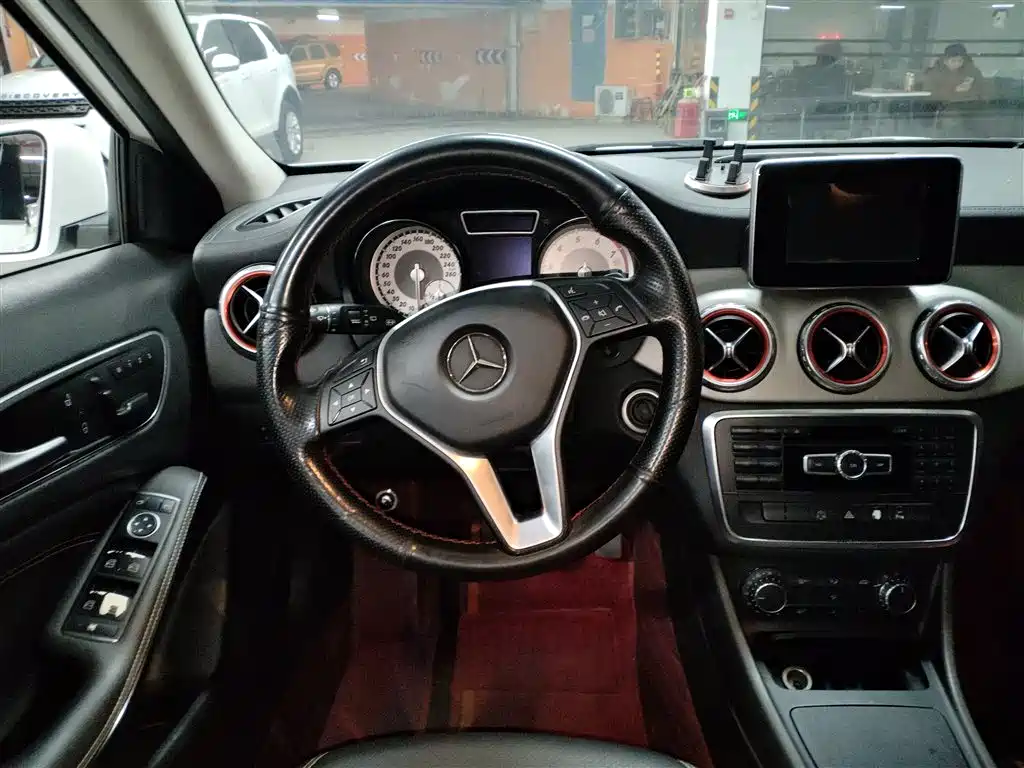 Mercedes-Benz GLA 2015 — фото 7
