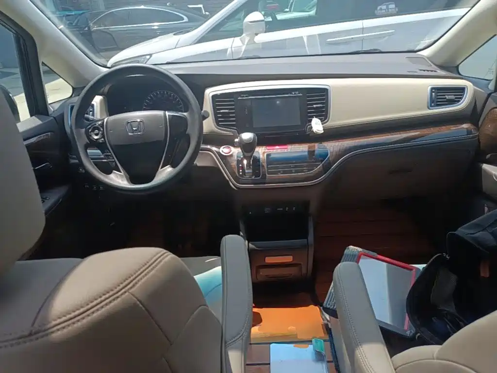 Honda Odyssey 2017 — фото 10
