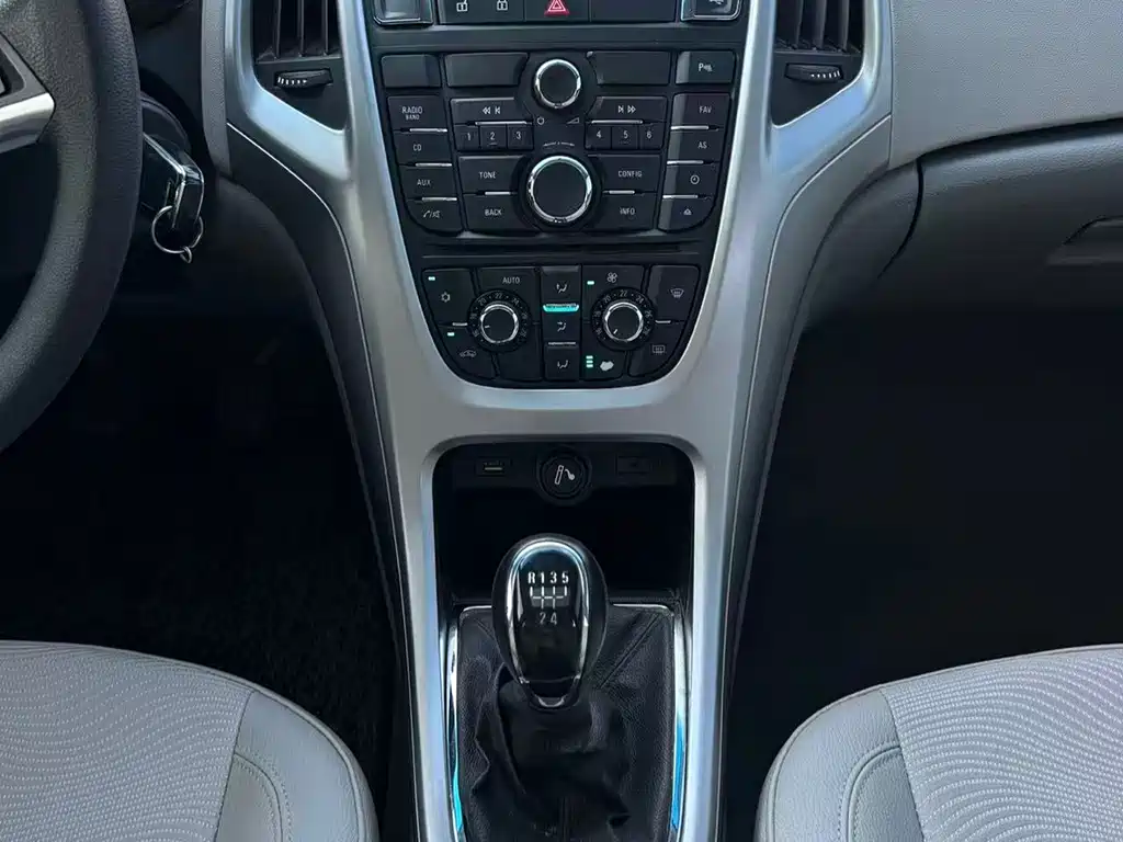 Buick Excelle 2014 — фото 13