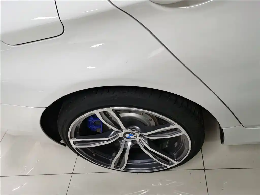 BMW 5 Series 2015 — фото 26