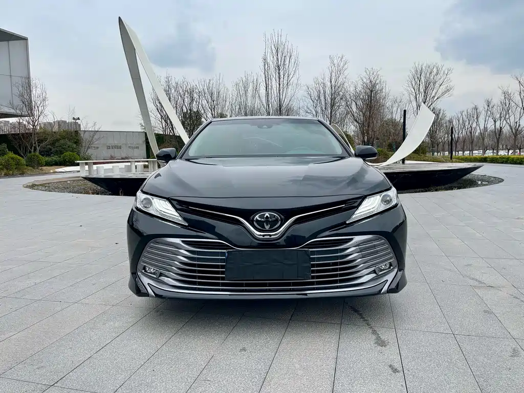 Toyota Camry 2020 — фото 2