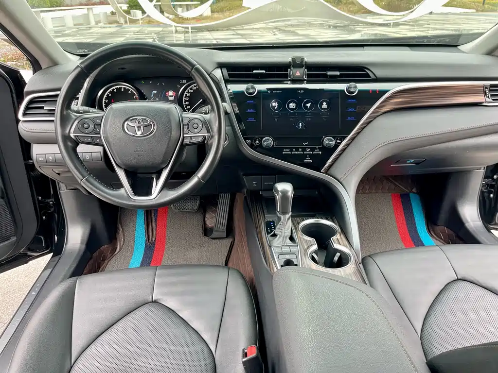 Toyota Camry 2020 — фото 12