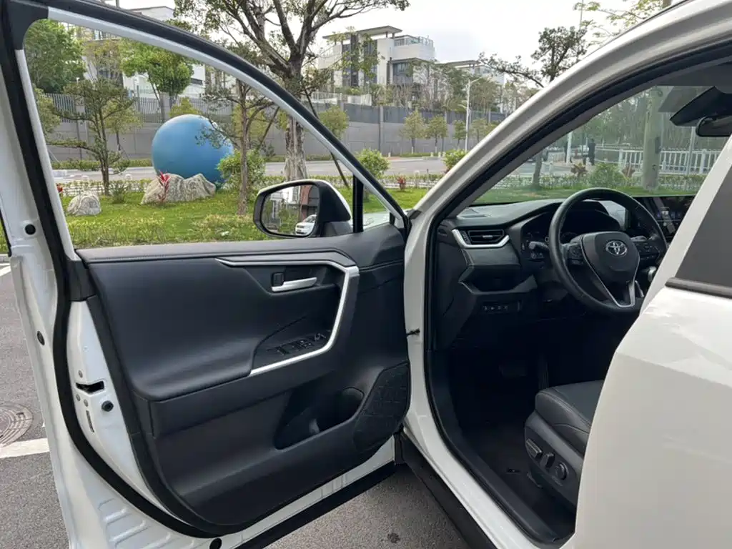 Toyota Wildlander 2023 — фото 14