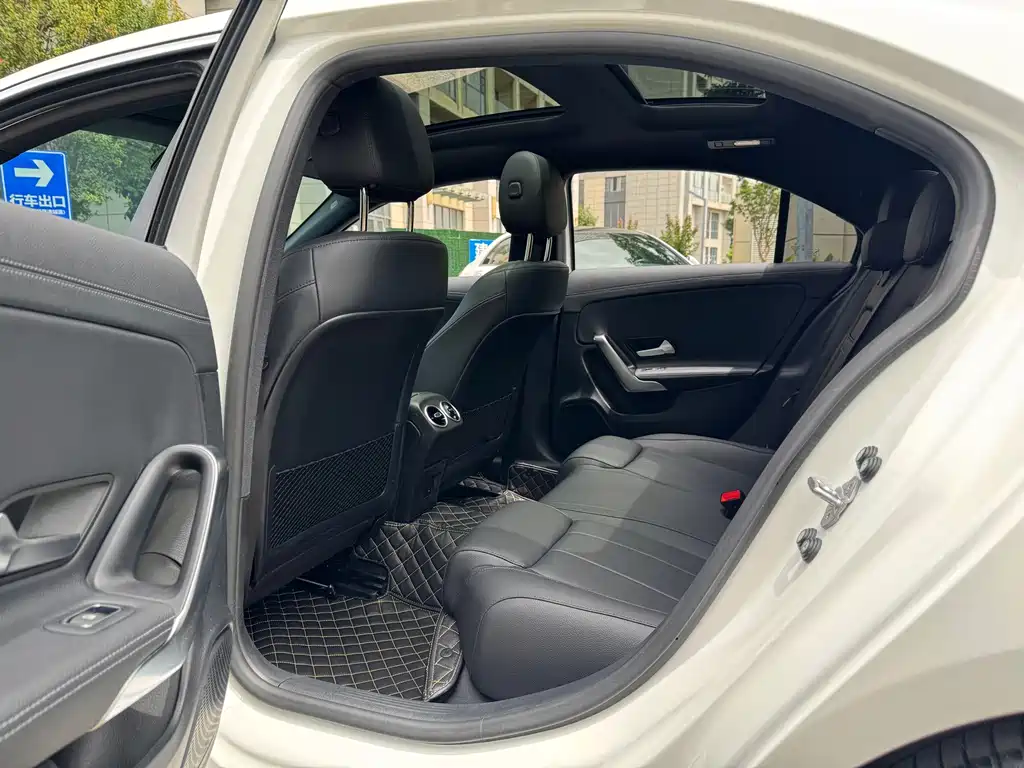 Mercedes-Benz A-Class 2022 — фото 18