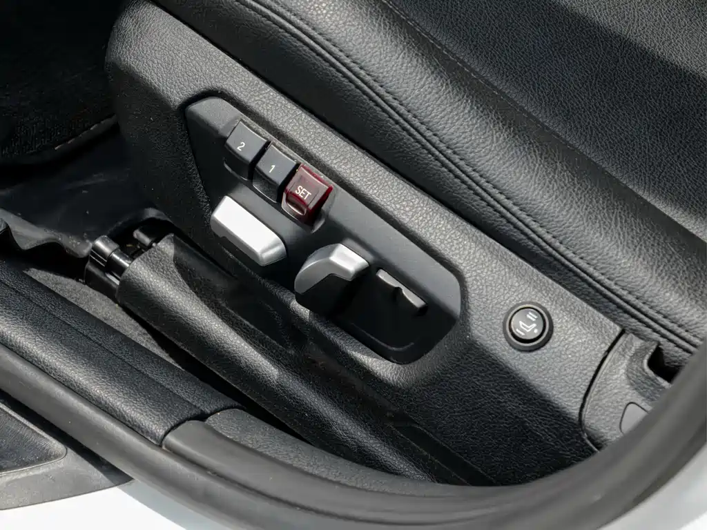 BMW 3 Series 2018 — фото 15