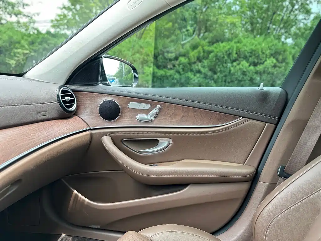 Mercedes-Benz E-Class 2022 — фото 27
