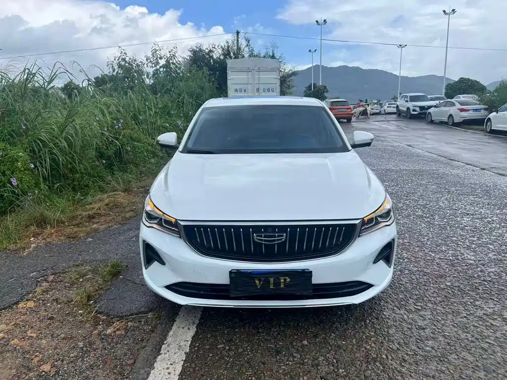 Geely Emgrand 2021