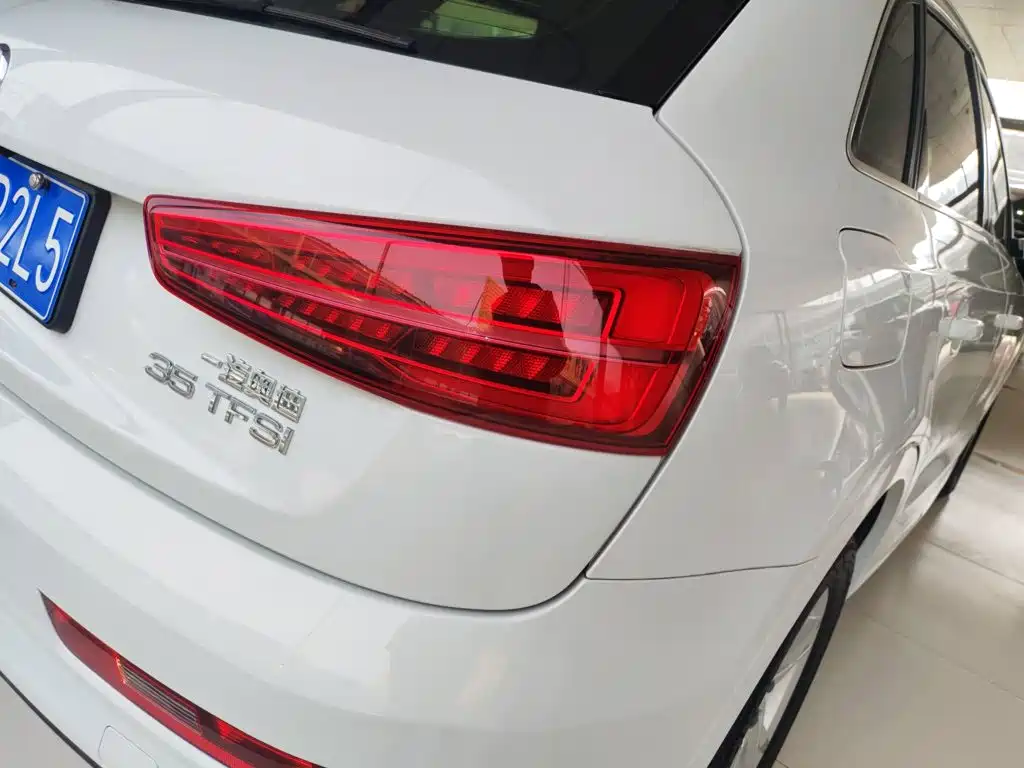 Audi Q3 2019 — фото 24