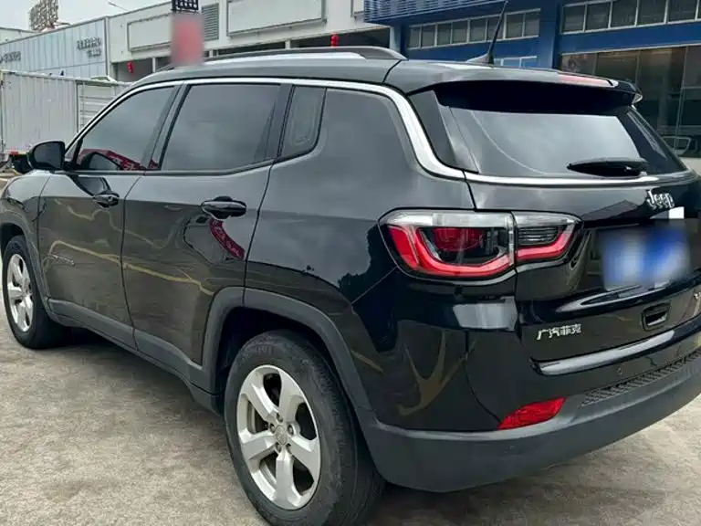 Jeep Compass 2018 — фото 11