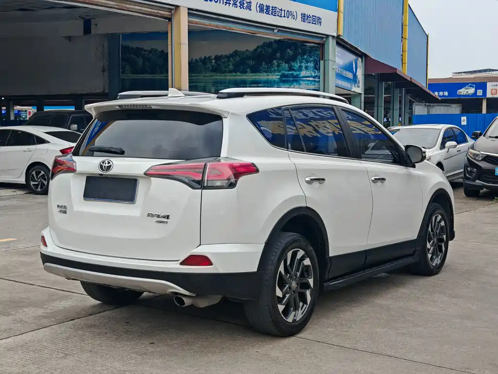Toyota RAV4 2016 — фото 6