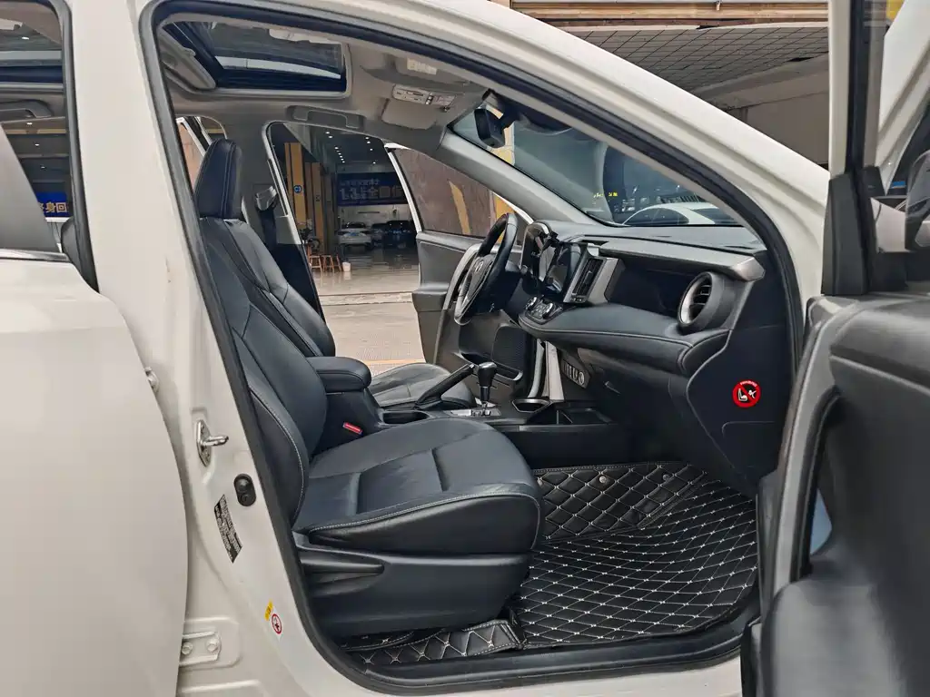 Toyota RAV4 2016 — фото 10
