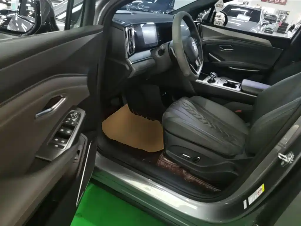 BYD L DM-i 2025 — фото 16