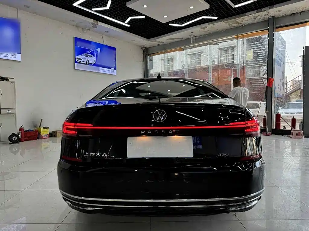 Volkswagen Passat 2023 — фото 25
