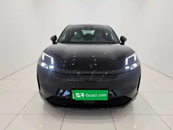 Lynk & Co 08 EM-P 2025