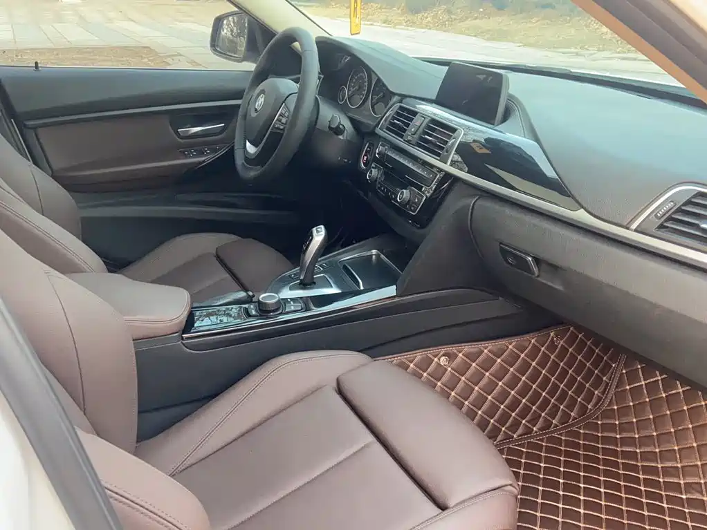 BMW 3 Series 2018 — фото 20