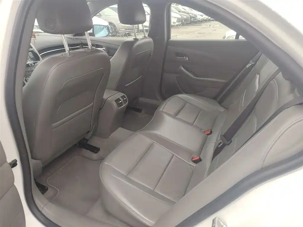 Chevrolet Malibu 2015 — фото 17