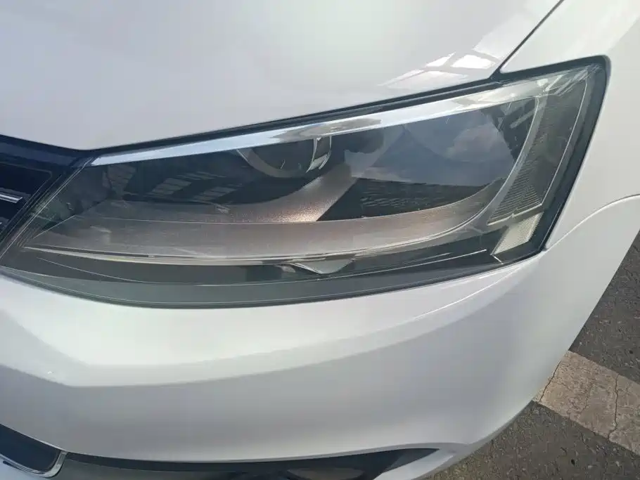 Volkswagen Sagitar 2015