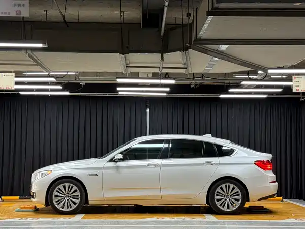 BMW 5 Series GT 2015